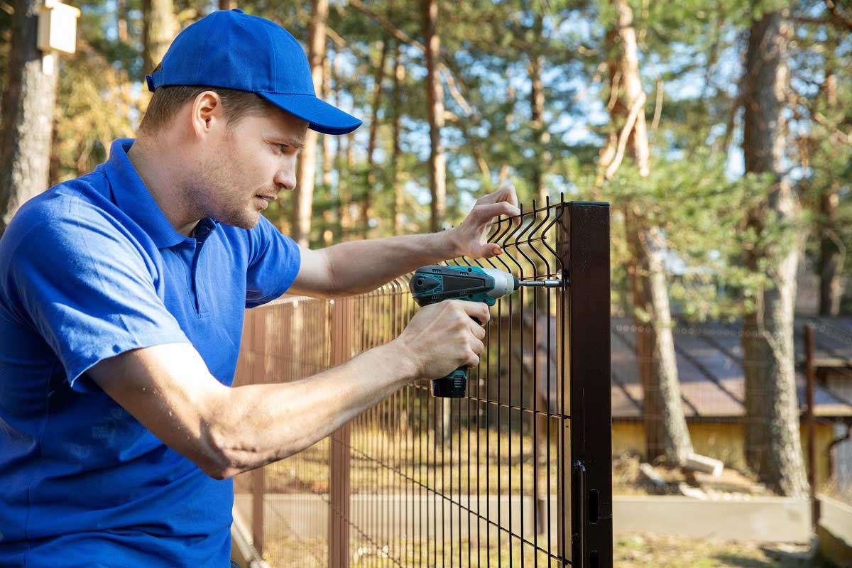 Simple solutions for maintaining and repairing fences